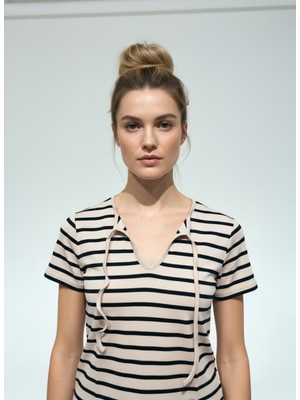 Vita Fortuna Çizgili Bağcıklı Kadın T-Shirt - VK0102