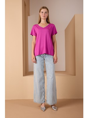 Vita Fortuna Kadın V Yaka Işıltı Detaylı Kısa Kollu Rahat Fit Tişört - VK057