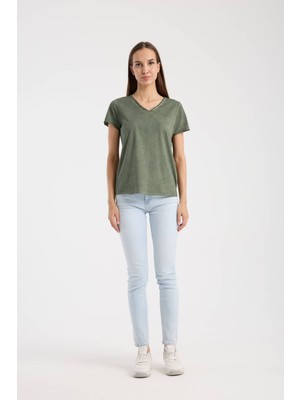 Vita Fortuna Kadın V Yaka Eskitme Efektli Kısa Kollu Rahat Kalıp Tişört - VK0023