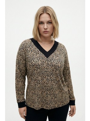 Şuranur Çıtır Leopar Desenli V-Yaka Bluz – Siyah Biyeli, Rahat Kesim