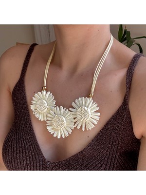 Alice İsstanbul Krem Hasır Sıralı Papatya Kolye