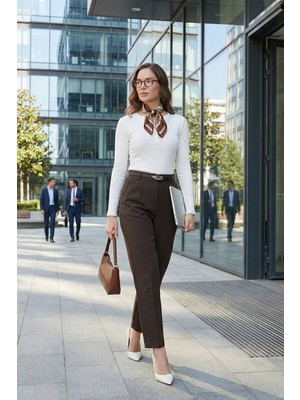 Lela Tapered Fit Yüksek Bel Daralan Paça Kemerli Havuç Pantolon Bayan Pantolon 6923854