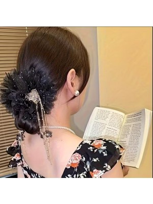 TrendyChic Çiçek Püsküllü Mandal Toka