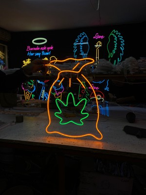 Neonled Knvr Çuvalı Neon LED Figür (39X51 Cm) Dekoratif Aydınlatma