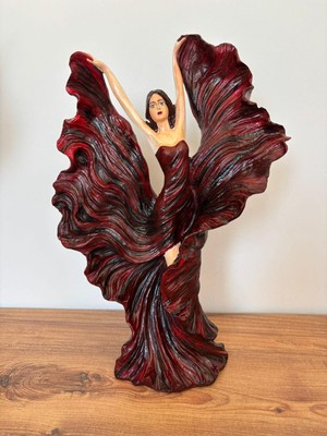 Atölye Sonart Etekleri Uçuşan Dansçı Kız Biblo