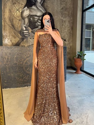 Avera 2 Parça Tasarımlı Pul Payet Straplez Balık Kesim Abiye ve Kolları Tül Payet Pelerini Gold