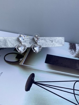 Busradan Design Özel Seri Sallantılı Kalp Detay Taşlı Küpe