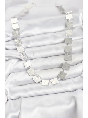 Kare Plaka Model Gümüş Renk Kadın Kolye - Lisinya