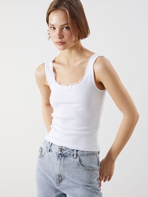 Lc Waikiki Yeni Sezon U Yaka Dantel Detaylı Kadın Atlet