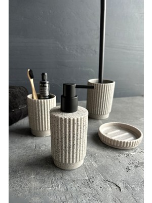 UltraMint Şık ve Fonksiyonel 4'lü Banyo Seti, Kullanışlı Tasarım ve Kaliteyle