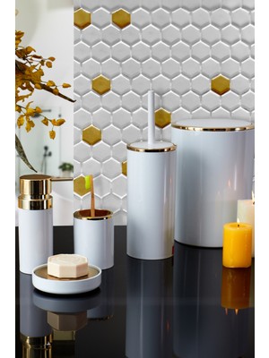 UltraMint Şık Beyaz ve Altın Renkli Banyo Seti, Zarif ve Kullanışlı Tasarım