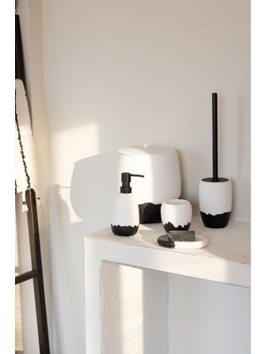 UltraMint Modern Siyah 5 Parça Banyo Aksesuar Seti, Şık ve Fonksiyonel Tasarım