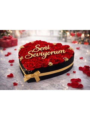SEVGİLİLER GÜNÜ HEDİYESİ Elit Organizasyon & Tasarım Kalp Kutu Kırmızı Gül Aranjmanı – Gold Pleksi “seni Seviyorum” Yazılı – Sevgililer Günü Özel Tasarım