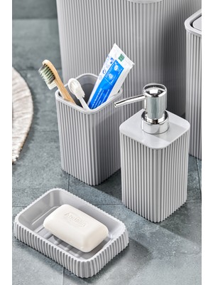 UltraMint 3 Parça Kare Banyo Seti, Sıvı ve Katı Sabunluk, Diş Fırçası Organizer