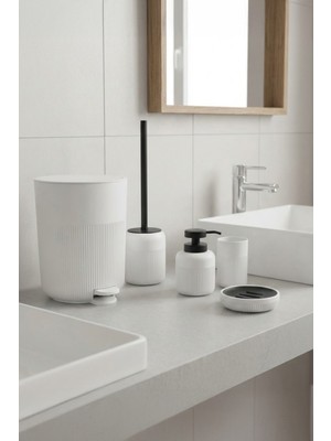 UltraMint Modern Beyaz Akrilik Banyo Seti, 5 Parça, Şık ve Fonksiyonel Tasarım