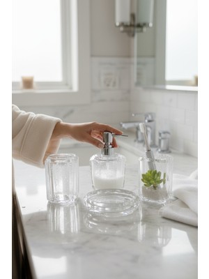 UltraMint Parlak ve Şeffaf Akrilik Kristal Banyo Seti, Şıklık ve Fonksiyonellik