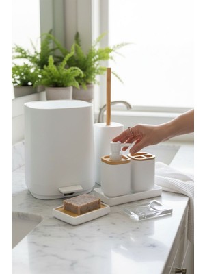 UltraMint Şık 6 Parça Akrilik ve Bambu Banyo Seti Beyaz, Modern ve Kullanışlı