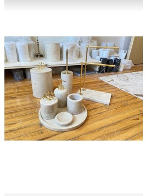 UltraMint Doğal Bej Mermer 8'li Banyo Seti, Gold Mercan Aksesuar Detaylı