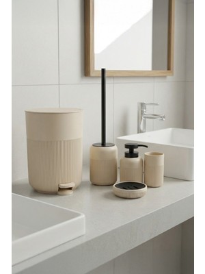 UltraMint Şık Beyaz Akrilik 5 Parça Banyo Seti, Modern ve Kullanışlı