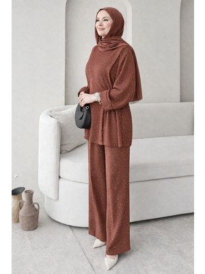 Tesettür Diyarı Safira Taşlı Yanları Büzgülü Tesettür Takım- Kahverengi