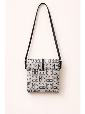 Zerva Queen Dikey Kemer Detaylı Postacı Model Kadın Çapraz Çanta