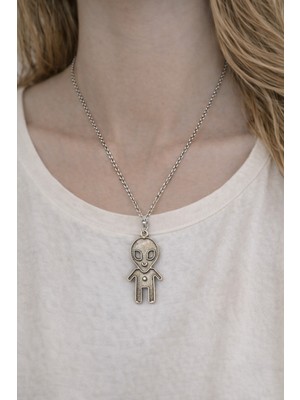 Herşey Nota Minimal Figür Tasarımlı Metal Kolye – Zincirli Figür Kolye