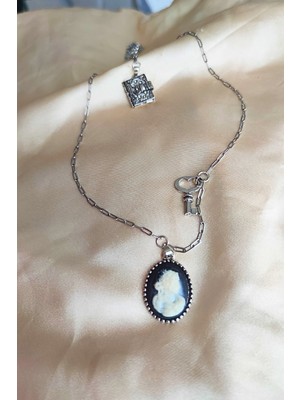 Sassy Takı Kadın Art Figürlü Anahtarlı Kolye