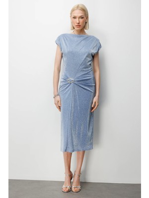 Ekol Beli Metal Aksesuarlı Simli Elbise 6072