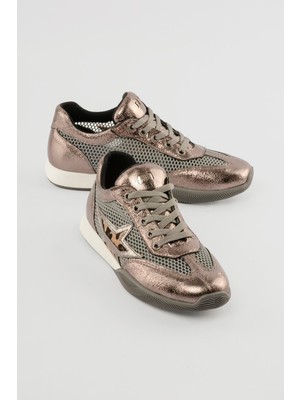 Mubiano Kadın Sneaker Fileli Rugan Detaylı Leopar Yıldızlı Spor Ayakkabı Ilya Platin
