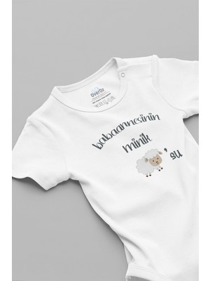 Overoz Babaannesinin Minik Kuzusu Yazılı Kısa Kollu Beyaz Bebek Body Zıbın 5135-BA
