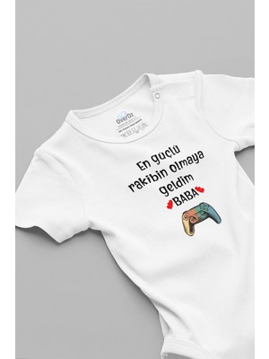 Overoz En Güçlü Rakibin Olmaya Geldim Baba Yazılı Playstation Kısa Kollu Beyaz Bebek Body 5210