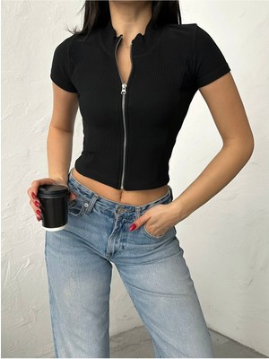 Qutta Kadın Dik Yaka Kısa Kollu Fermuarlı Ottoman Kumaş Crop Bluz