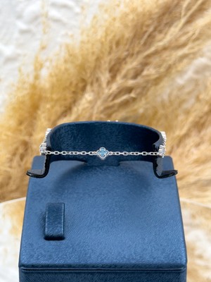 Livora Jewelry 925 Ayar Gümüş Firuze Taşlı Yonca Kadın Bileklik – Zarif ve Şık Tasarım