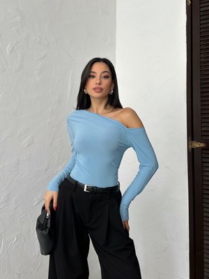 Qutta Kadın Tek Omuz Açık Uzun Kol Sandy Kumaş Örme Bluz