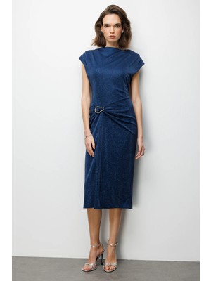 Ekol Beli Metal Aksesuarlı Simli Elbise 6072