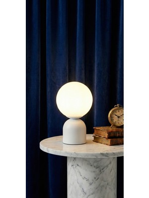 Avizade Alba Beyaz Metal Beyaz Cam Gece Lambası - Iskandinav Masa Lambası - Salon ve Yatak Odası Aydınlatma