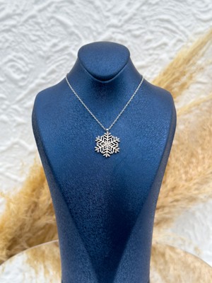 Livora Jewelry 925 Ayar Gümüş Kar Tanesi Zirkon Taşlı Kadın Kolye – Işıltılı ve Zarif Kış Temalı Tasarım