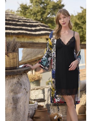 İlkyaz Fashion Ieg™ Yaprak Desenli Dantelli ve Dekolteli Sabahlık Takımı