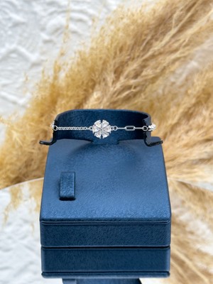 Livora Jewelry 925 Ayar Gümüş Lotus Çiçeği Figürlü Ince Kadın Bileklik – Zarif ve Minimal Tasarım