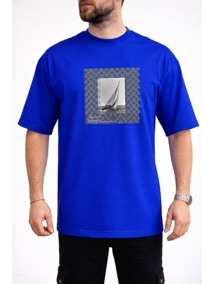 Caddekombin Erkek Modern Grafik Yelkenli Bisiklet Yaka Saks Mavi T-Shirt
