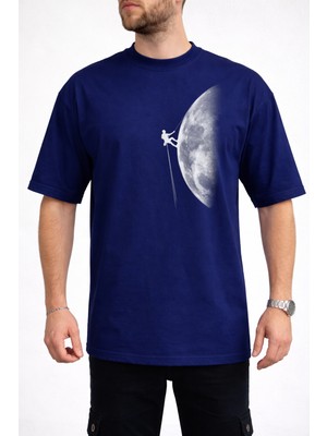 Caddekombin Erkek Zirveye Yolculuk: Yarım Ay ve Dağcı Silüeti Bisiklet Yaka Lacivert T-Shirt