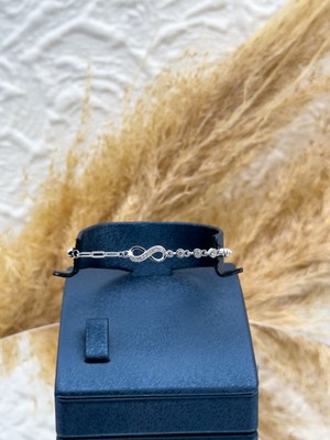 Livora Jewelry 925 Ayar Gümüş Yarım Su Yolu Sonsuzluk Figürlü Kadın Bileklik – Zarif, Anlamlı ve Şık Tasarım