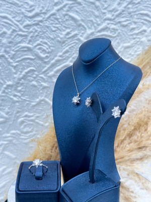 Livora Jewelry 925 Ayar Gümüş Özel Tasarım Lotus Taşlı 3’lü Kadın Set – Kolye, Küpe ve Yüzükten Oluşan Zarif & Işıltılı Hediyelik Takı Seti