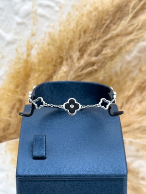 Livora Jewelry 925 Ayar Gümüş Onix Taşlı Spor Yonca Kadın Bileklik – Modern ve Şık Tasarım