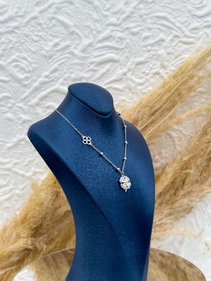 Livora Jewelry 925 Ayar Gümüş Yonca Figürlü Taşlı Kadın Kolye – Şans ve Zarafet