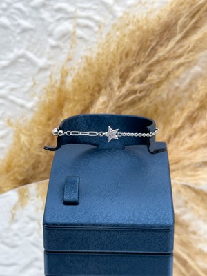 Livora Jewelry 925 Ayar Gümüş Yıldız Figürlü Spor Kadın Bileklik – Taş Detaylı, Günlük ve Şık Tasarım