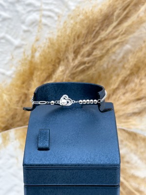 Livora Jewelry 925 Ayar Gümüş Kalpli Inci Detaylı Spor Kadın Bileklik – Modern ve Zarif Tasarım