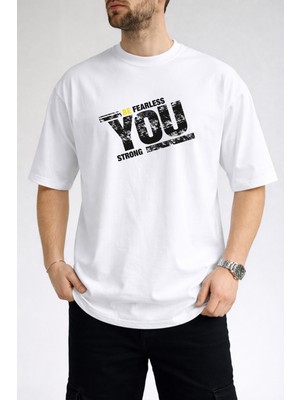 Caddekombin Erkek Fearless ve Strong Tasarımlı Eskitme Baskı Bisiklet Yaka Beyaz T-Shirt