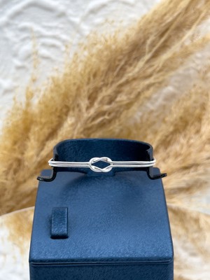 Livora Jewelry 925 Ayar Gümüş Spor Düğüm Modeli Zarif Kadın Bileklik – Minimal, Şık ve Günlük Kullanıma Uygun Hediyelik Bileklik