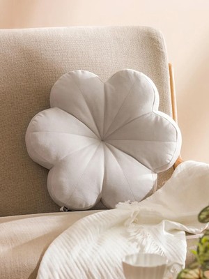 LC Waikiki Bej Çiçek Görünümlü Kırlent 40 cm  (S6)